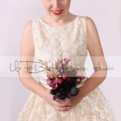 Wedding/short sleeveless lace dress..