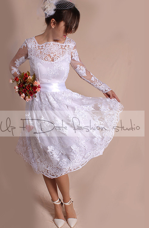Plus Size short wedding party/reception dress / lace / knee length/ Bridal Gown